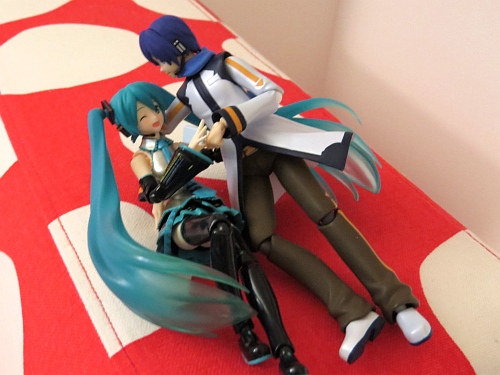 「...ice pop?」 「(/▽*＼)～♪ ｲﾔｧﾝ」